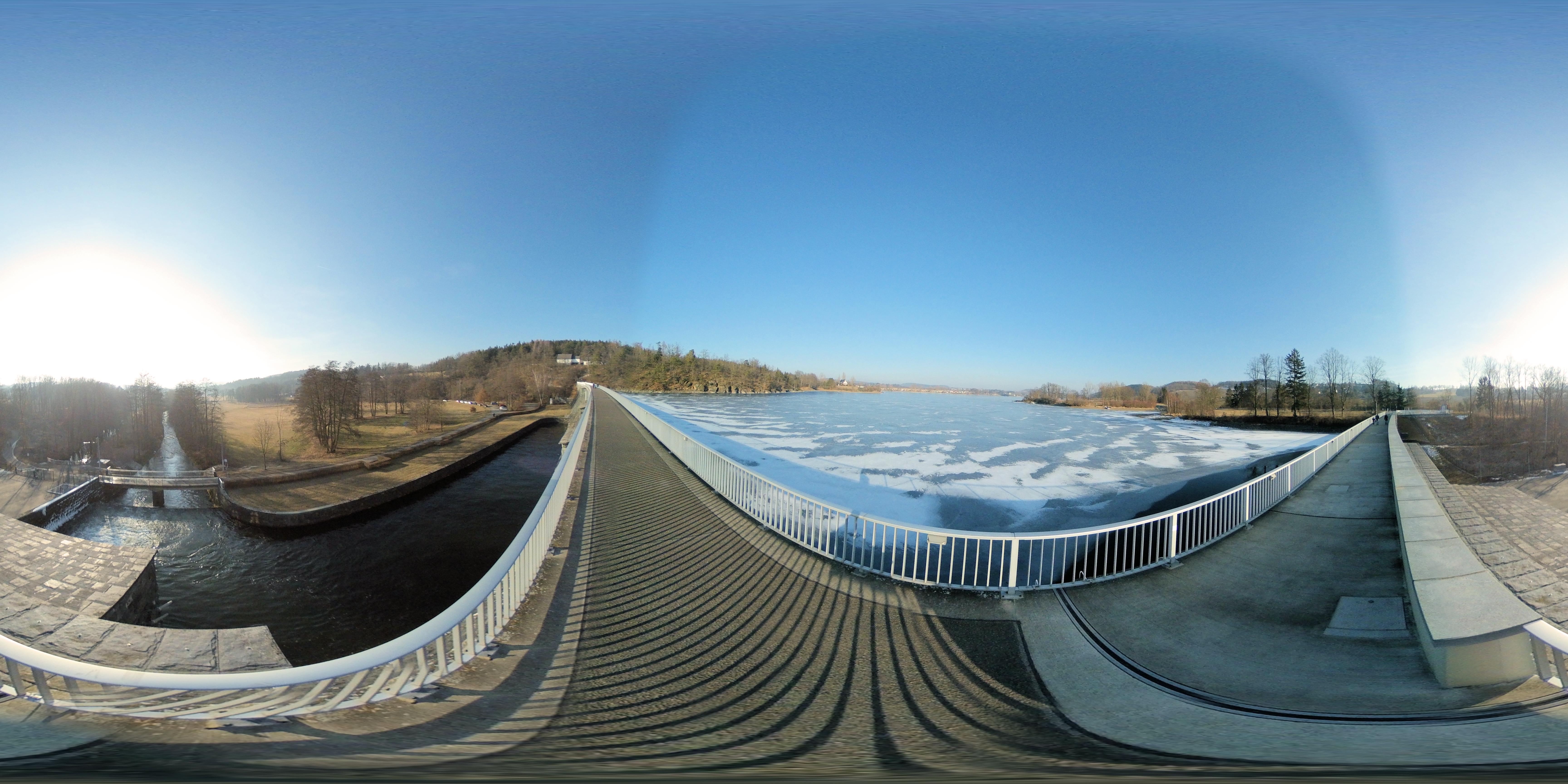 Talsperre Pirk, Sperrmauer